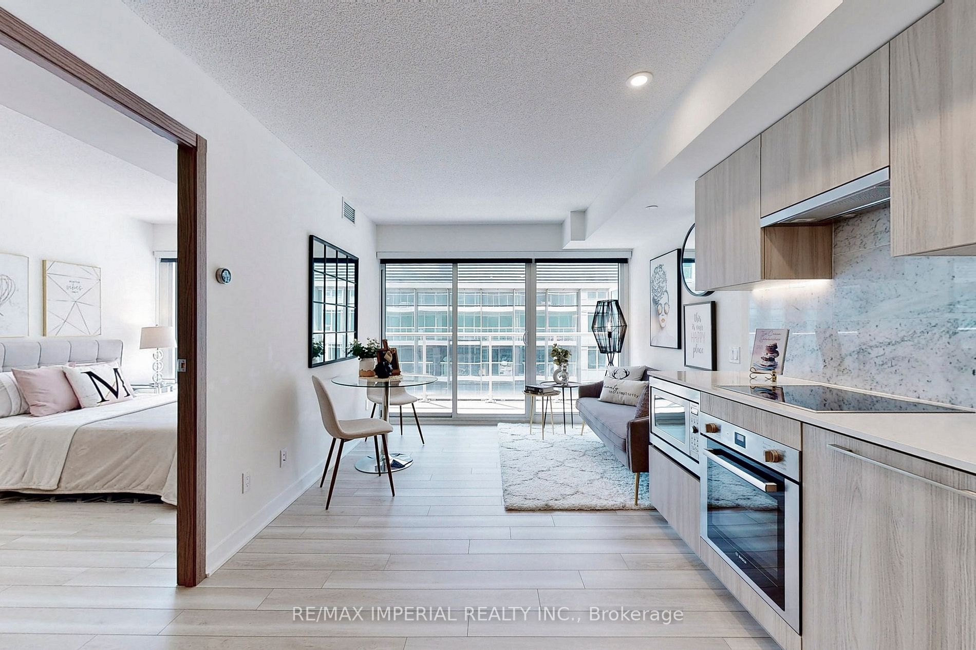 17 Bathurst St, #1001