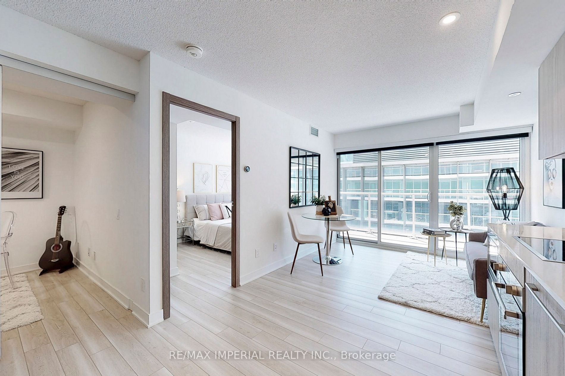 17 Bathurst St, #1001
