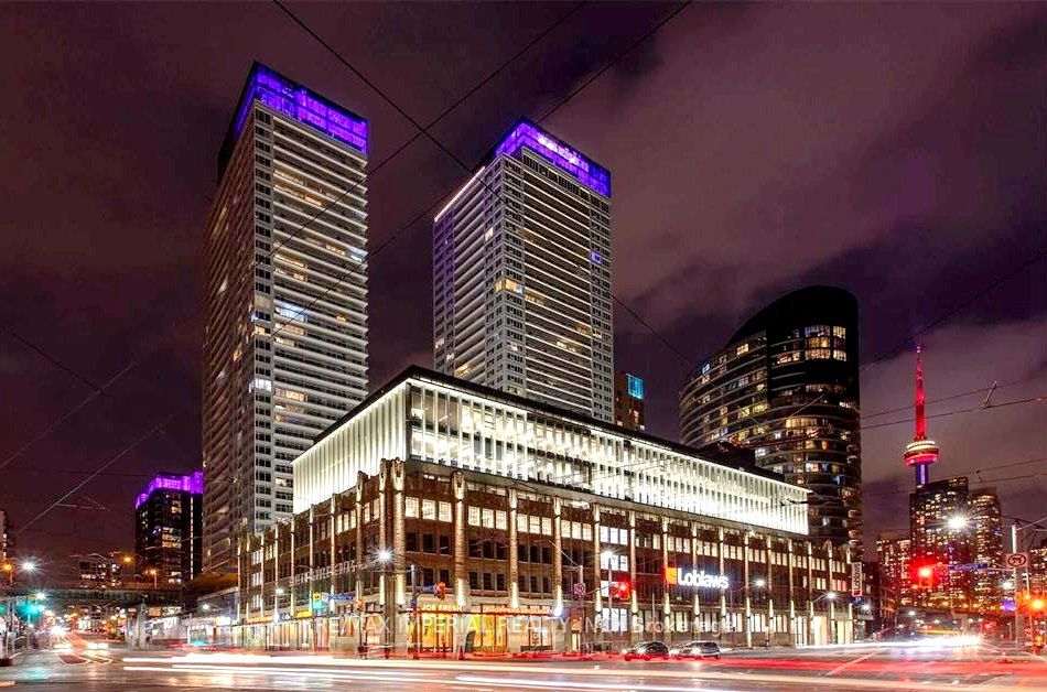 17 Bathurst St, #1001