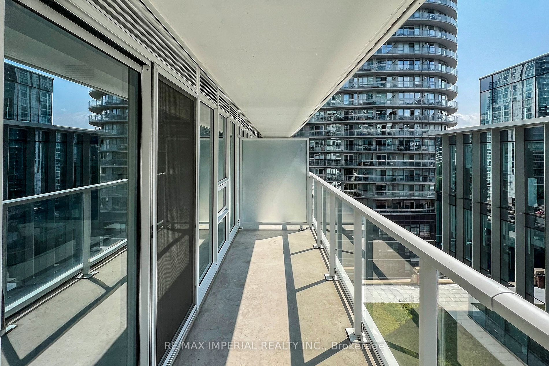 17 Bathurst St, #1001