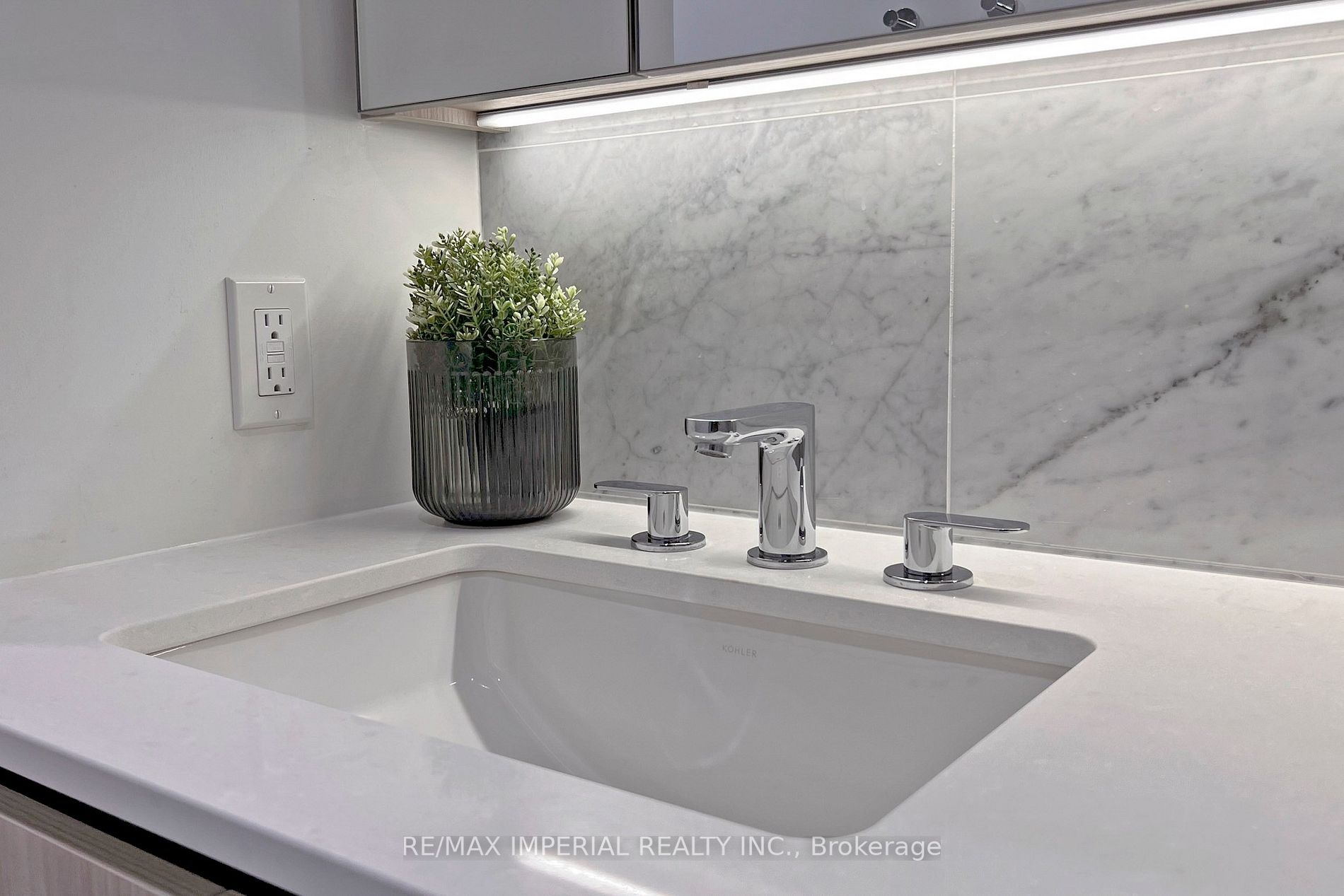 17 Bathurst St, #1001