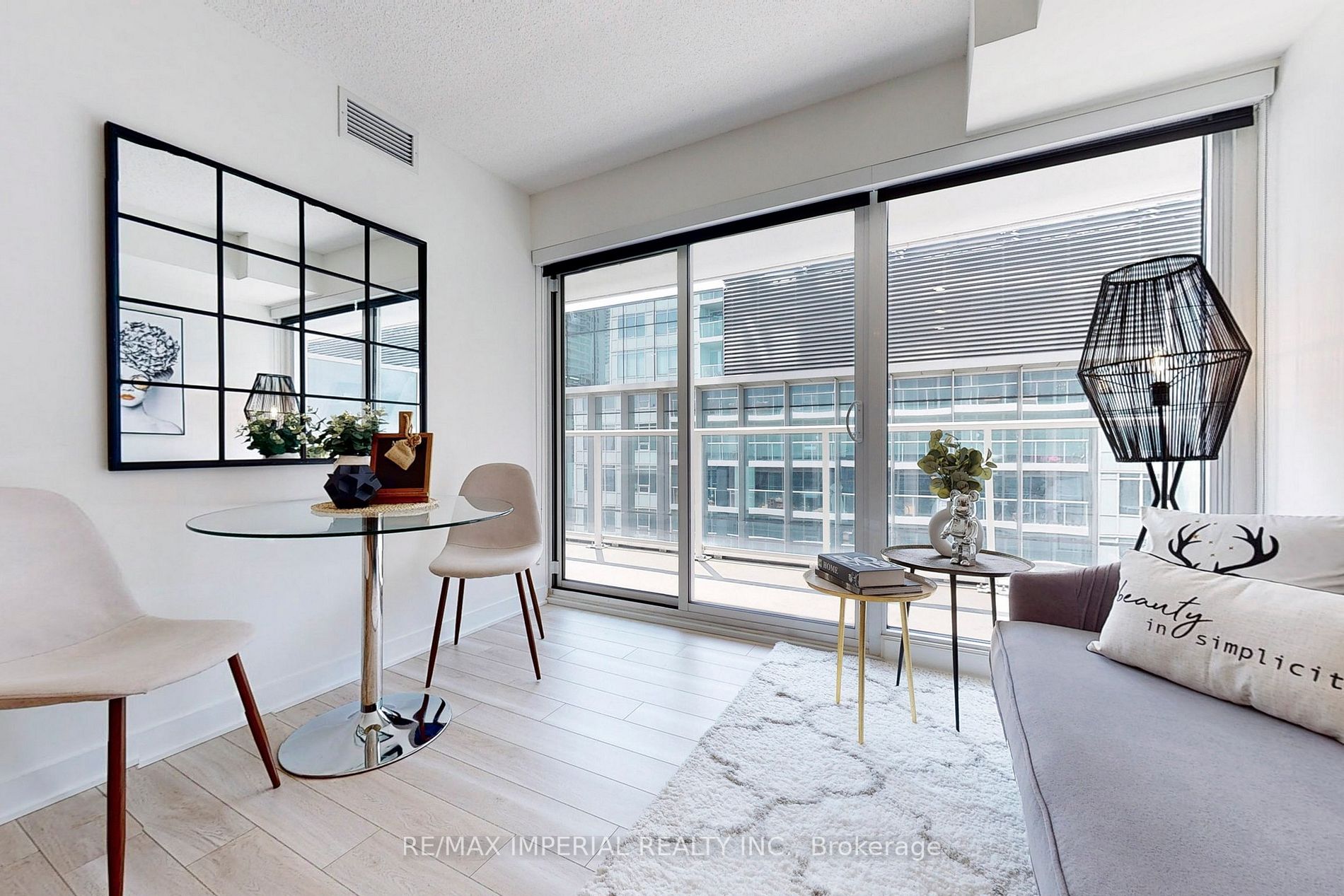 17 Bathurst St, #1001