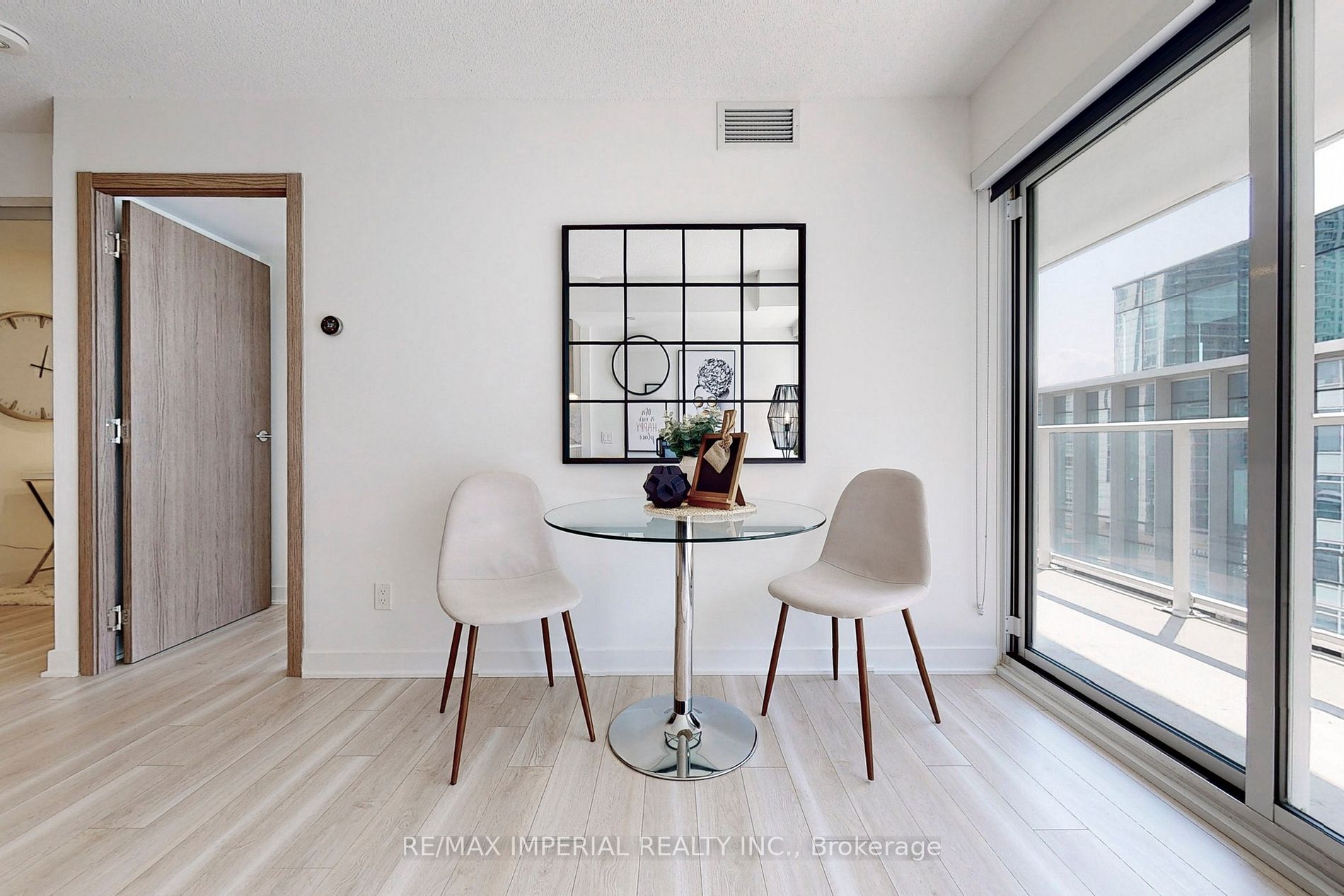 17 Bathurst St, #1001