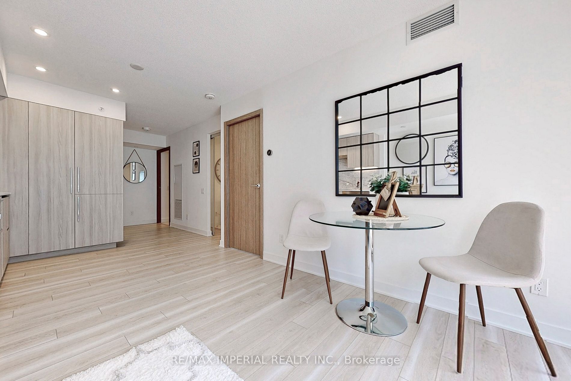 17 Bathurst St, #1001