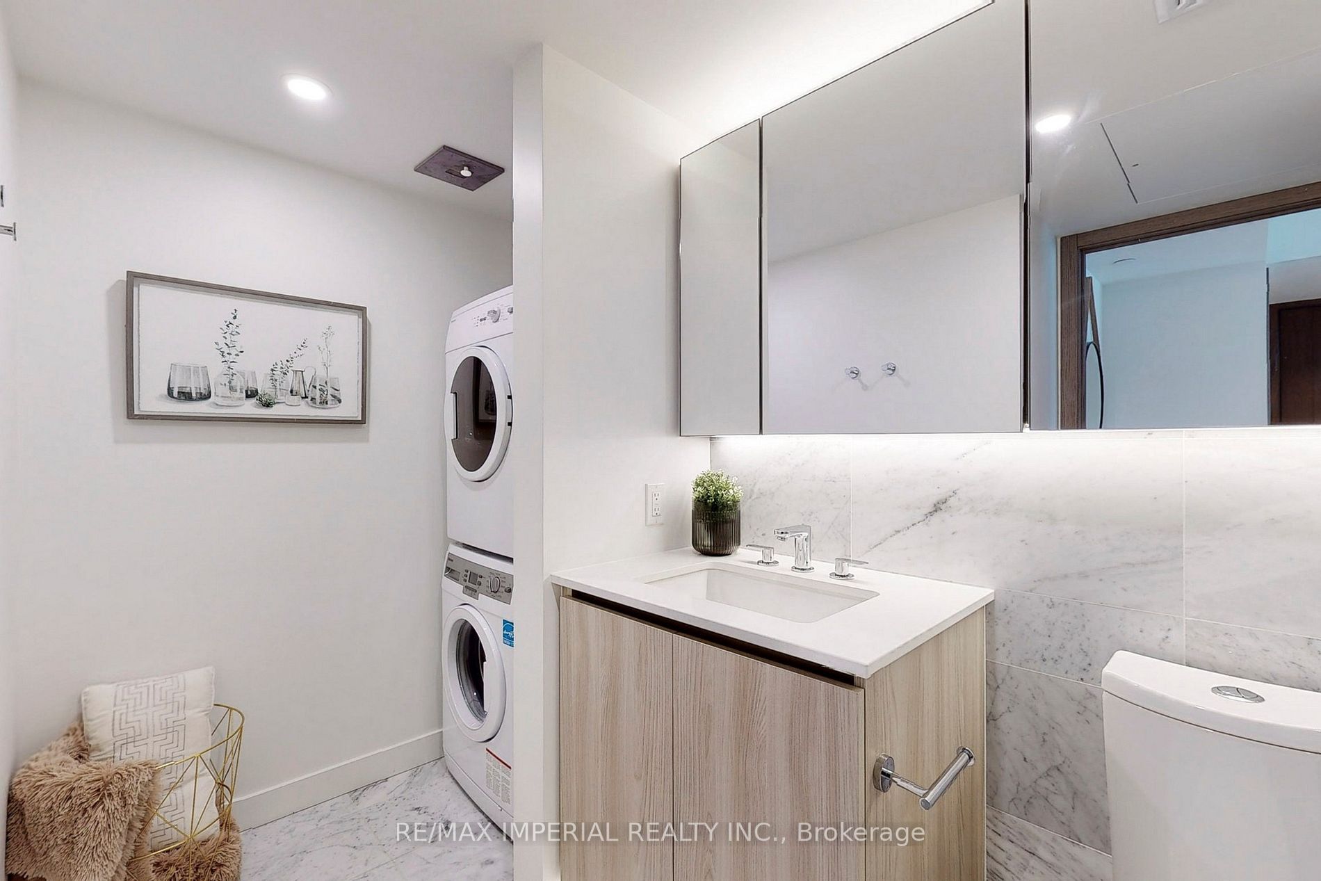 17 Bathurst St, #1001