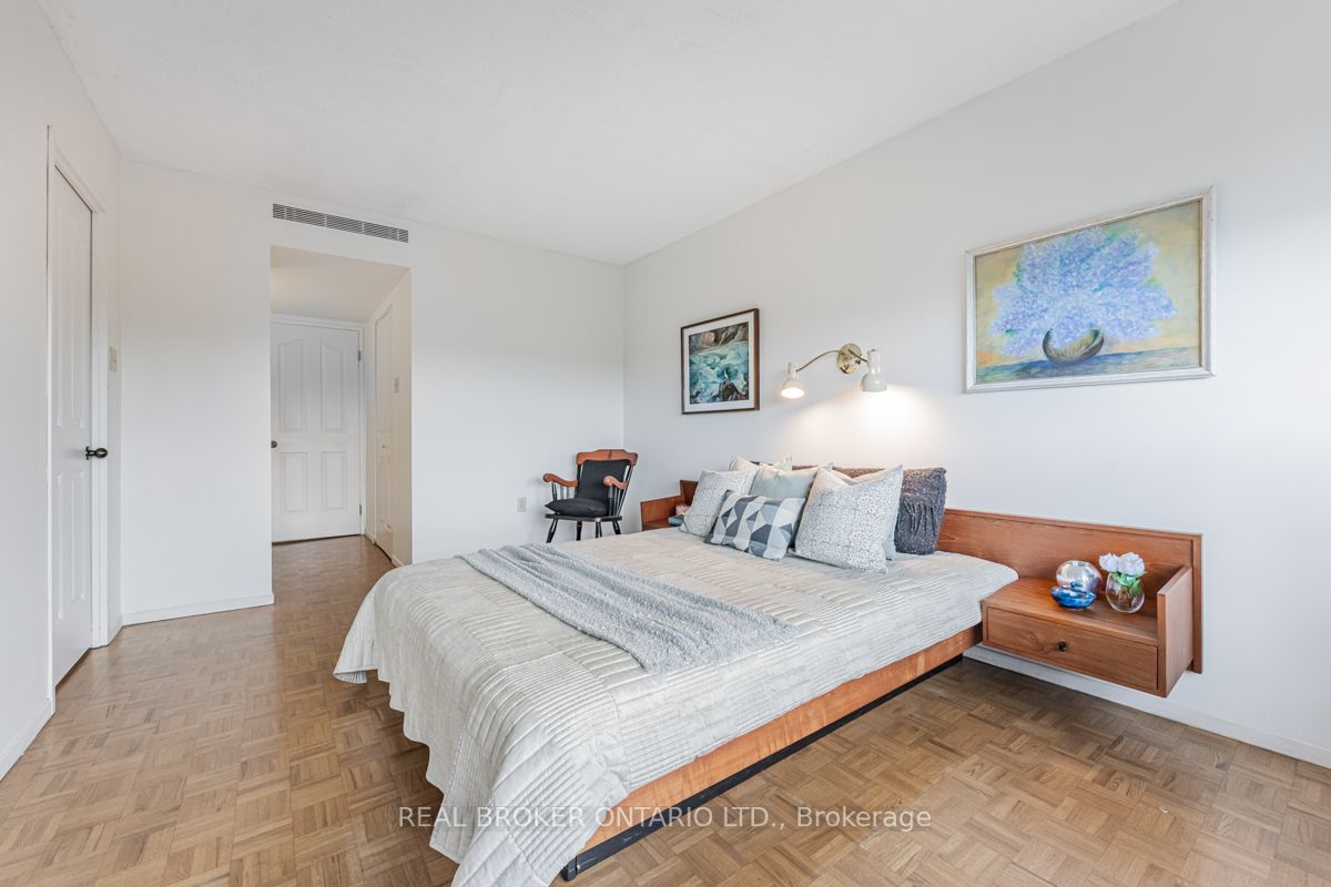 255 The Donway W, #523