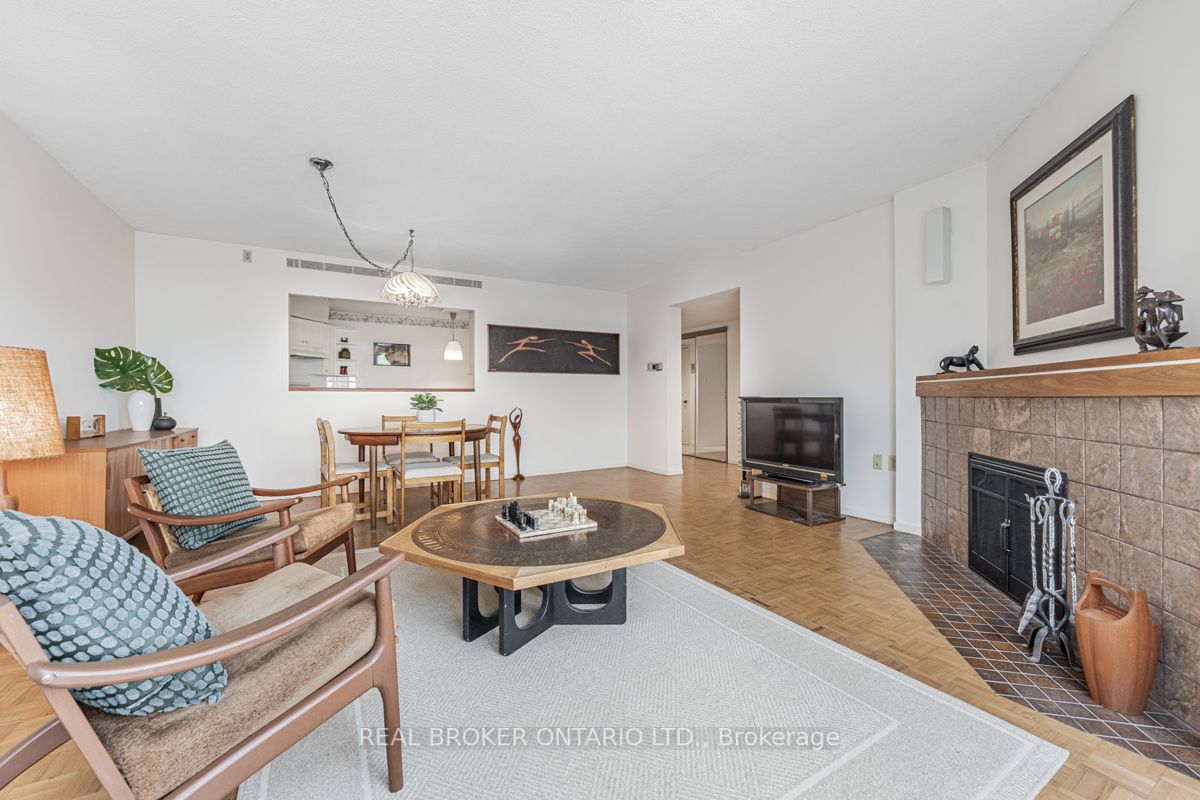 255 The Donway W, #523