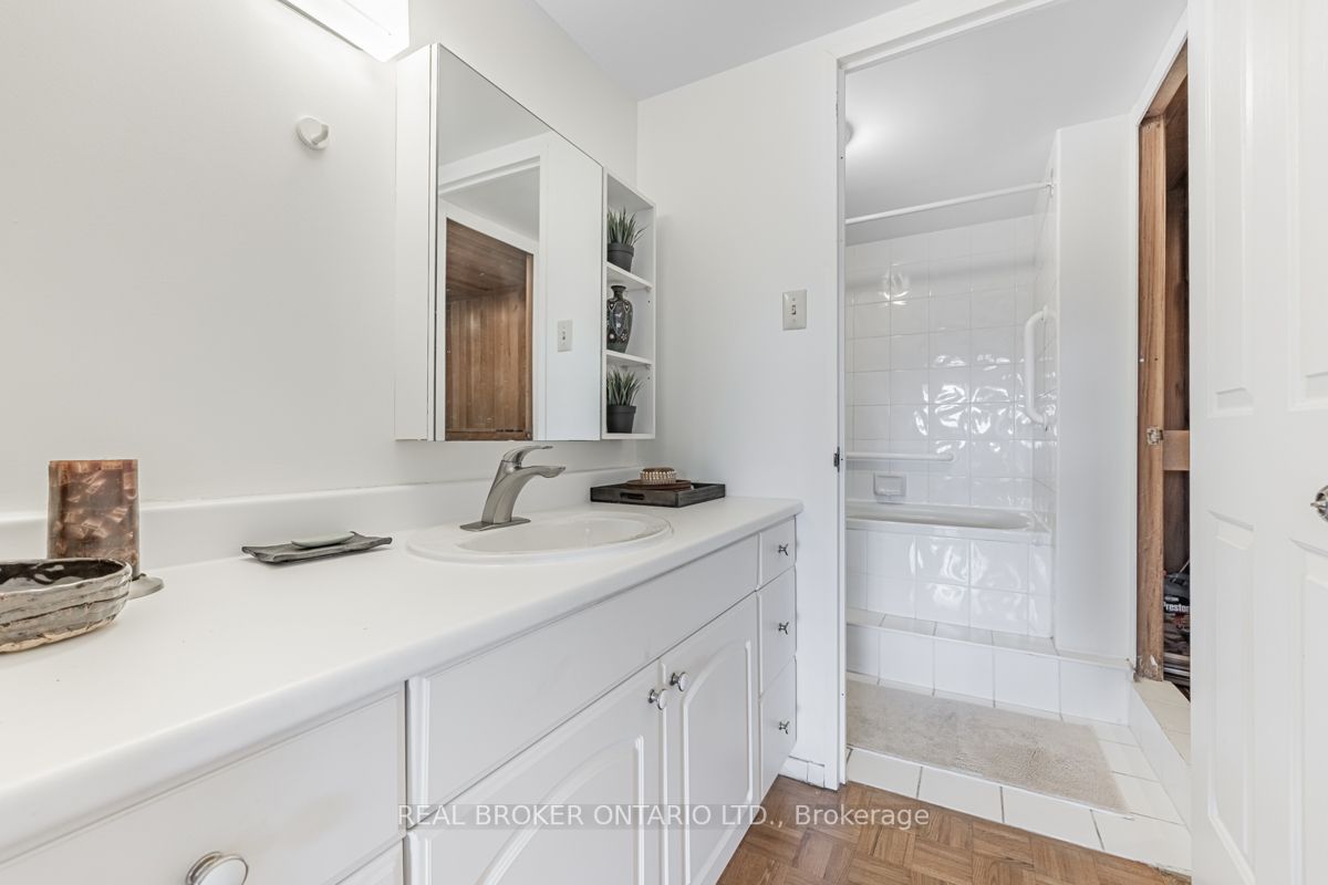 255 The Donway W, #523