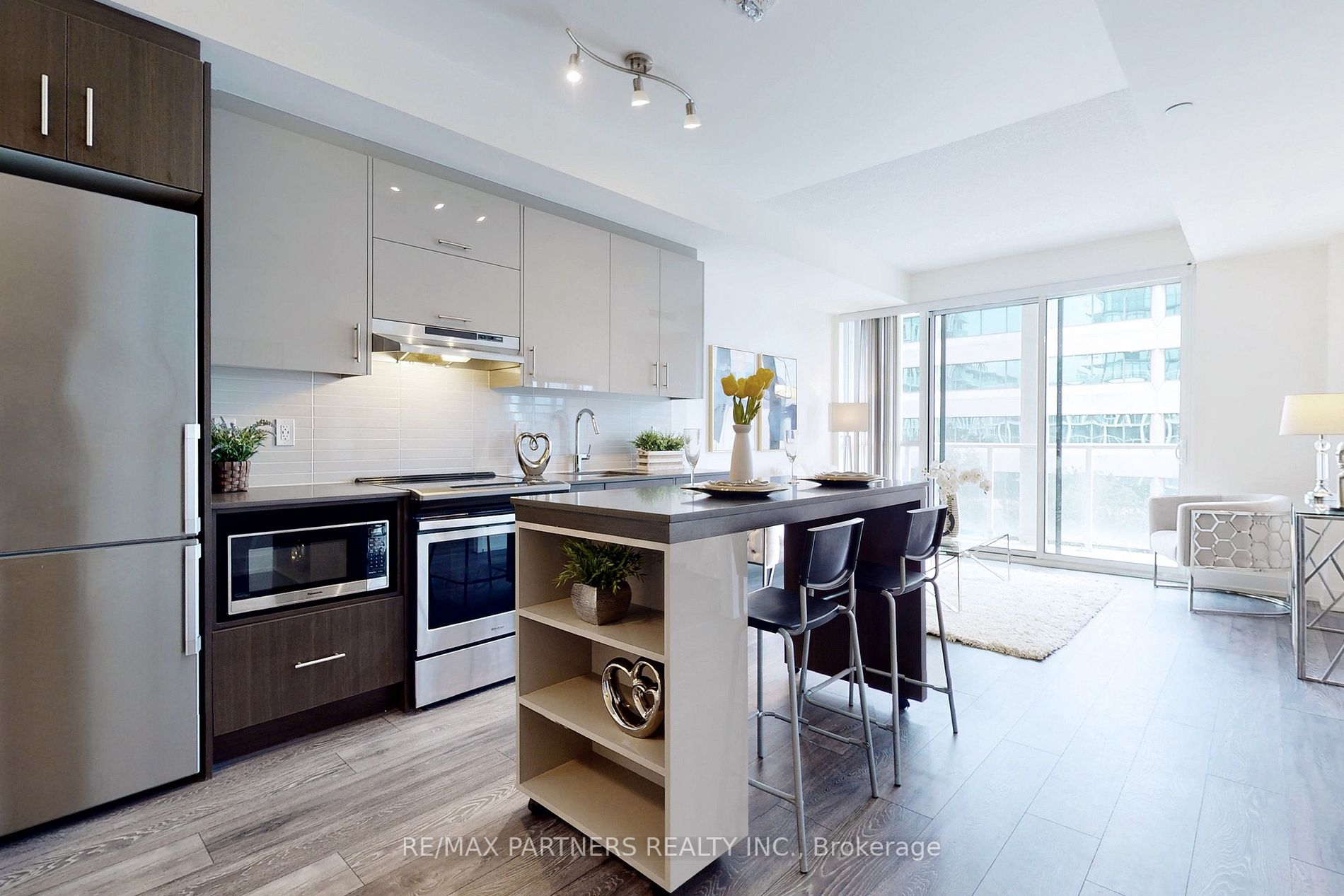 180 Fairview Mall Dr S, #317