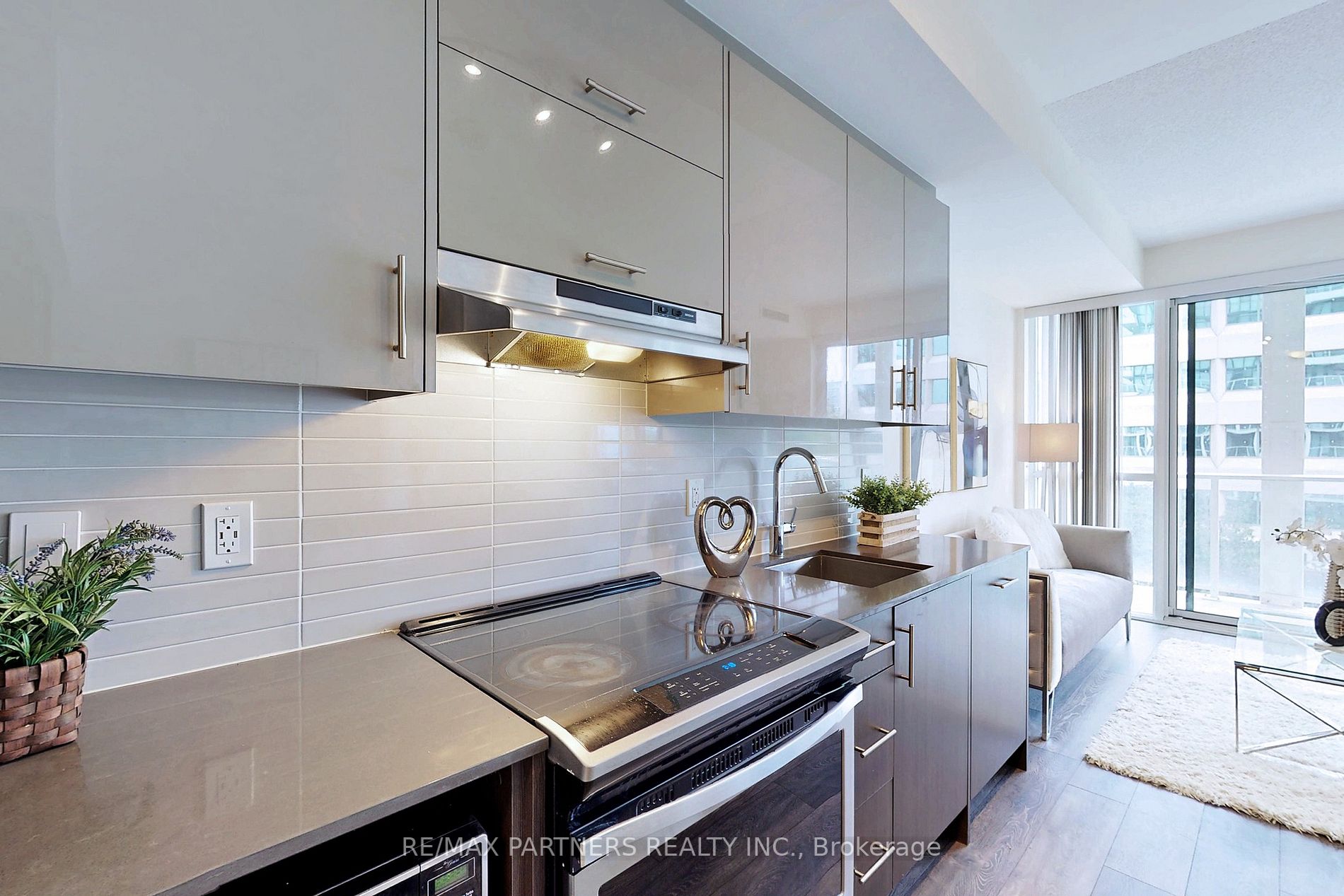 180 Fairview Mall Dr S, #317