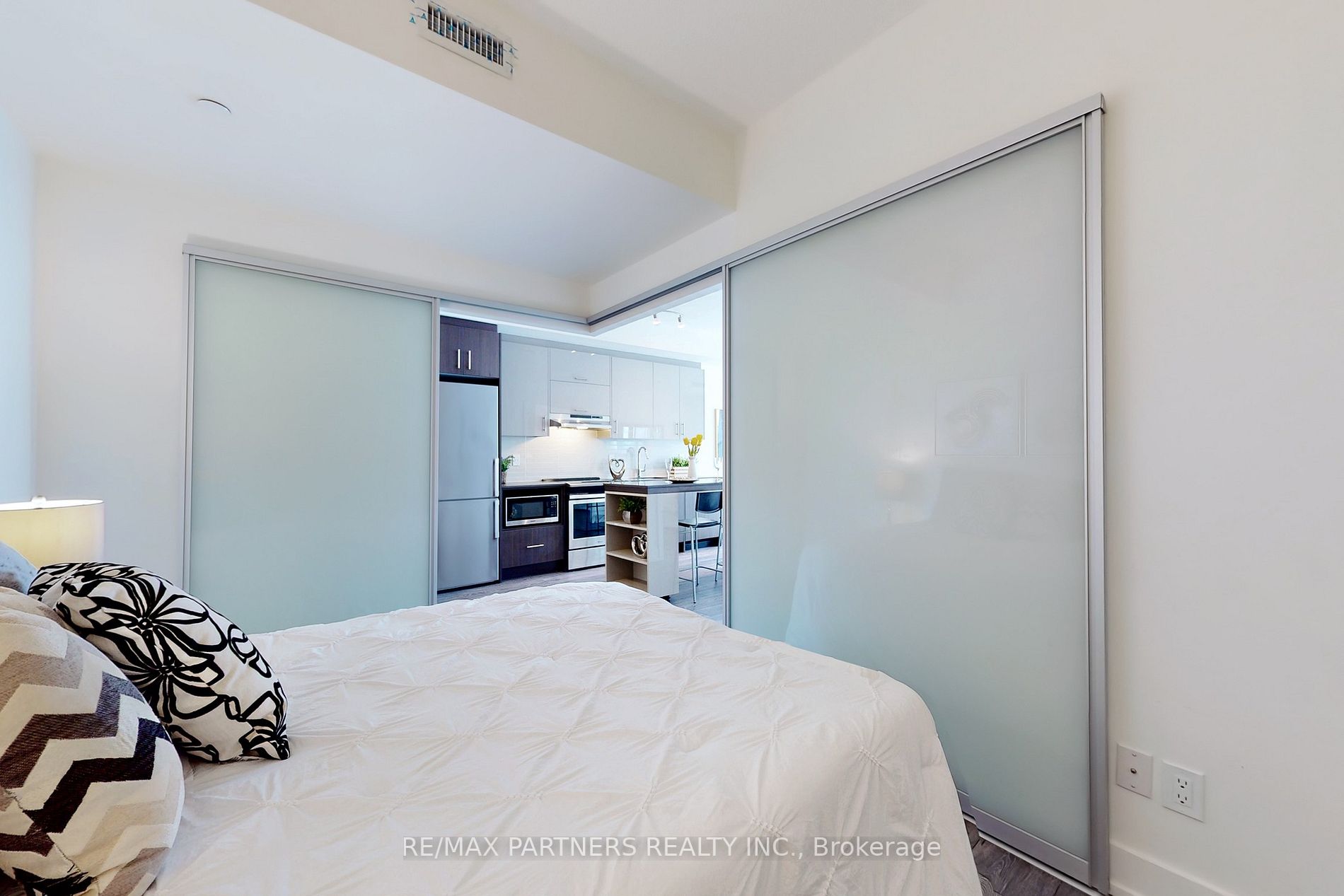 180 Fairview Mall Dr S, #317