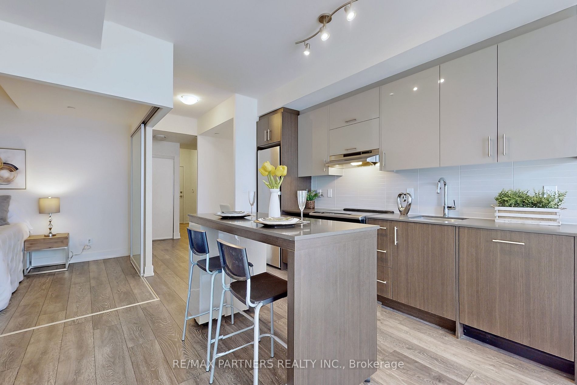 180 Fairview Mall Dr S, #317