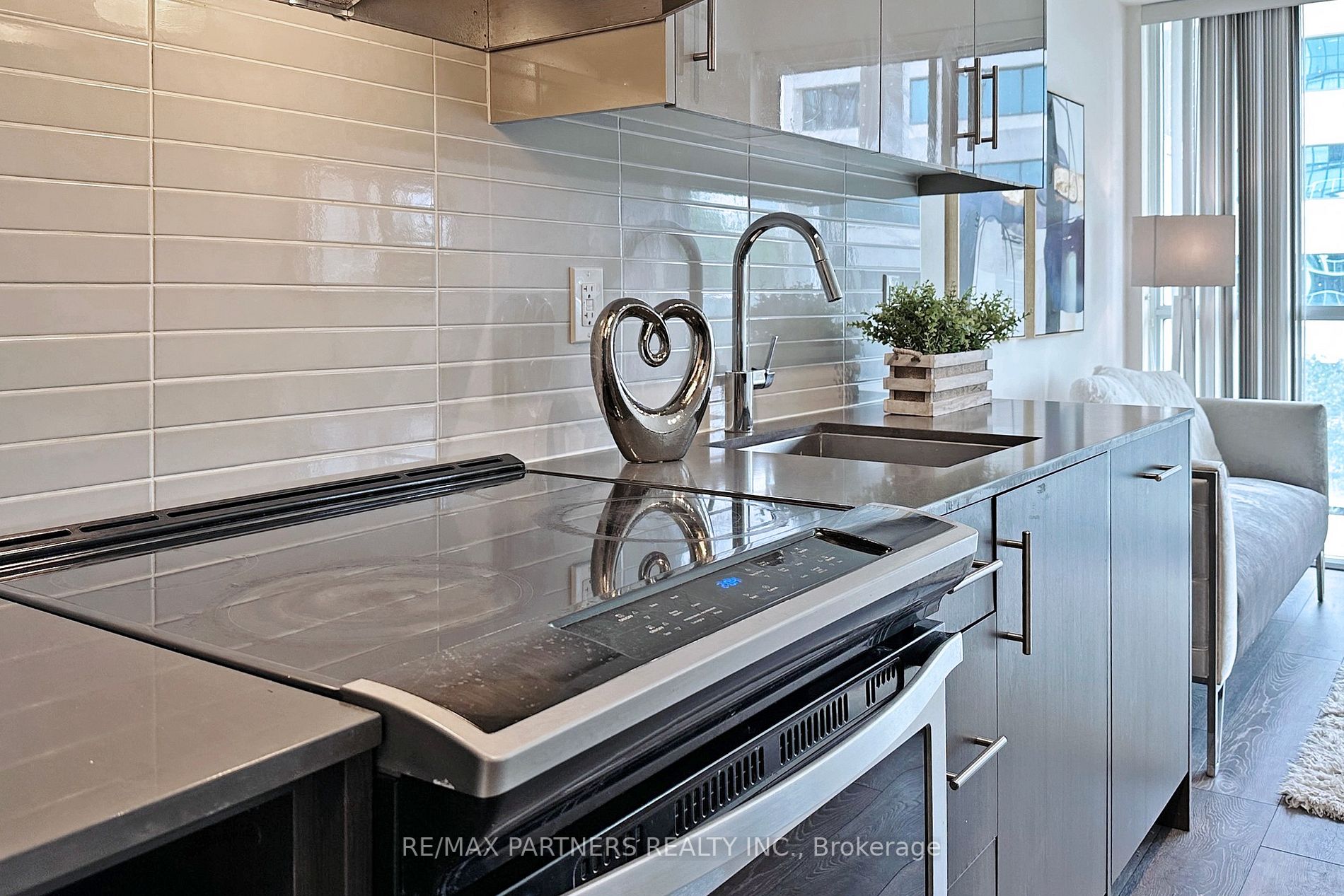 180 Fairview Mall Dr S, #317