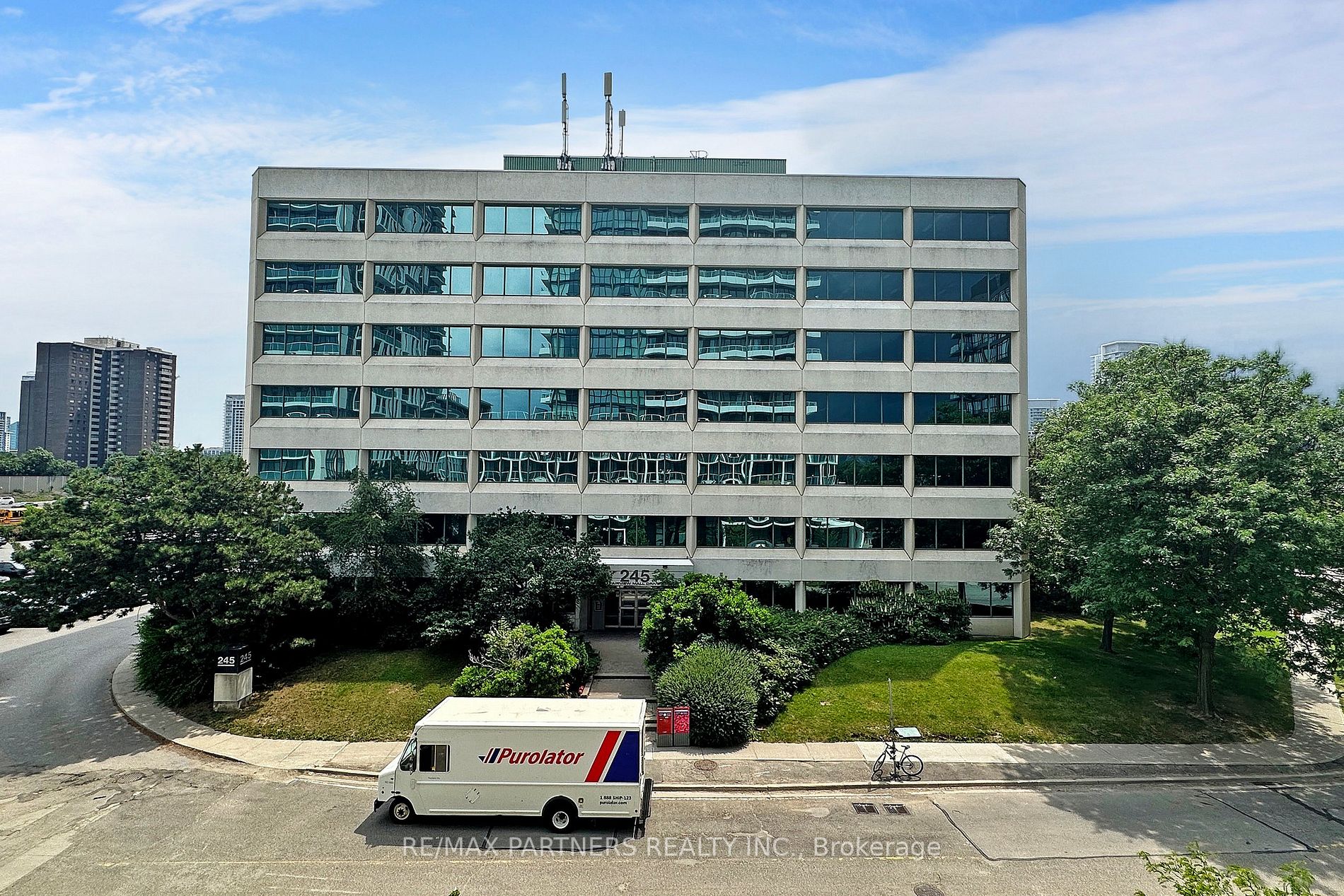 180 Fairview Mall Dr S, #317