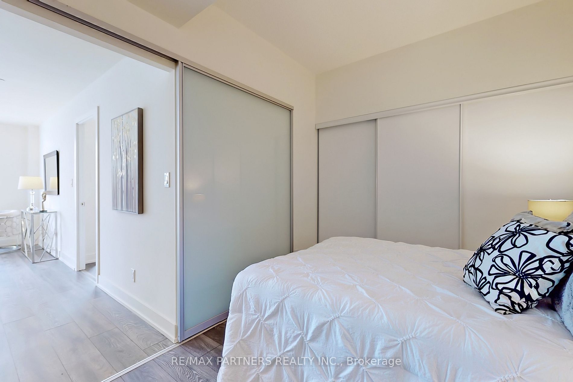 180 Fairview Mall Dr S, #317