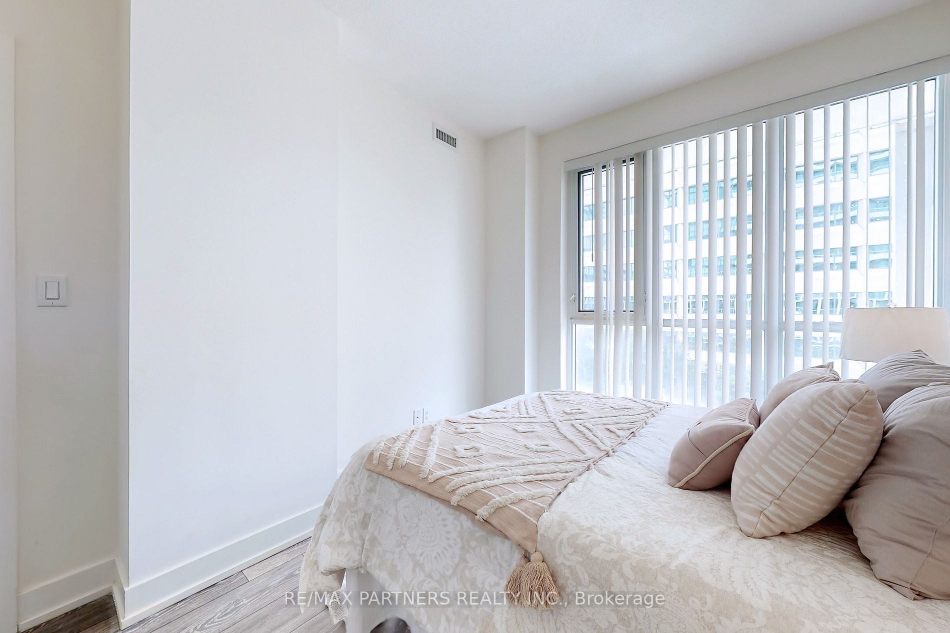 180 Fairview Mall Dr S, #317