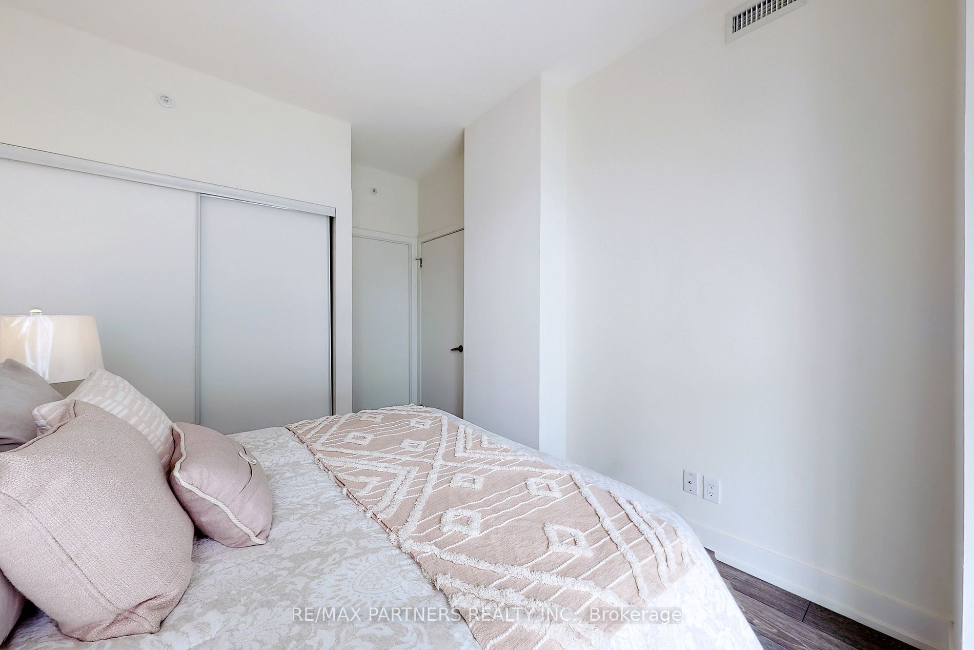 180 Fairview Mall Dr S, #317