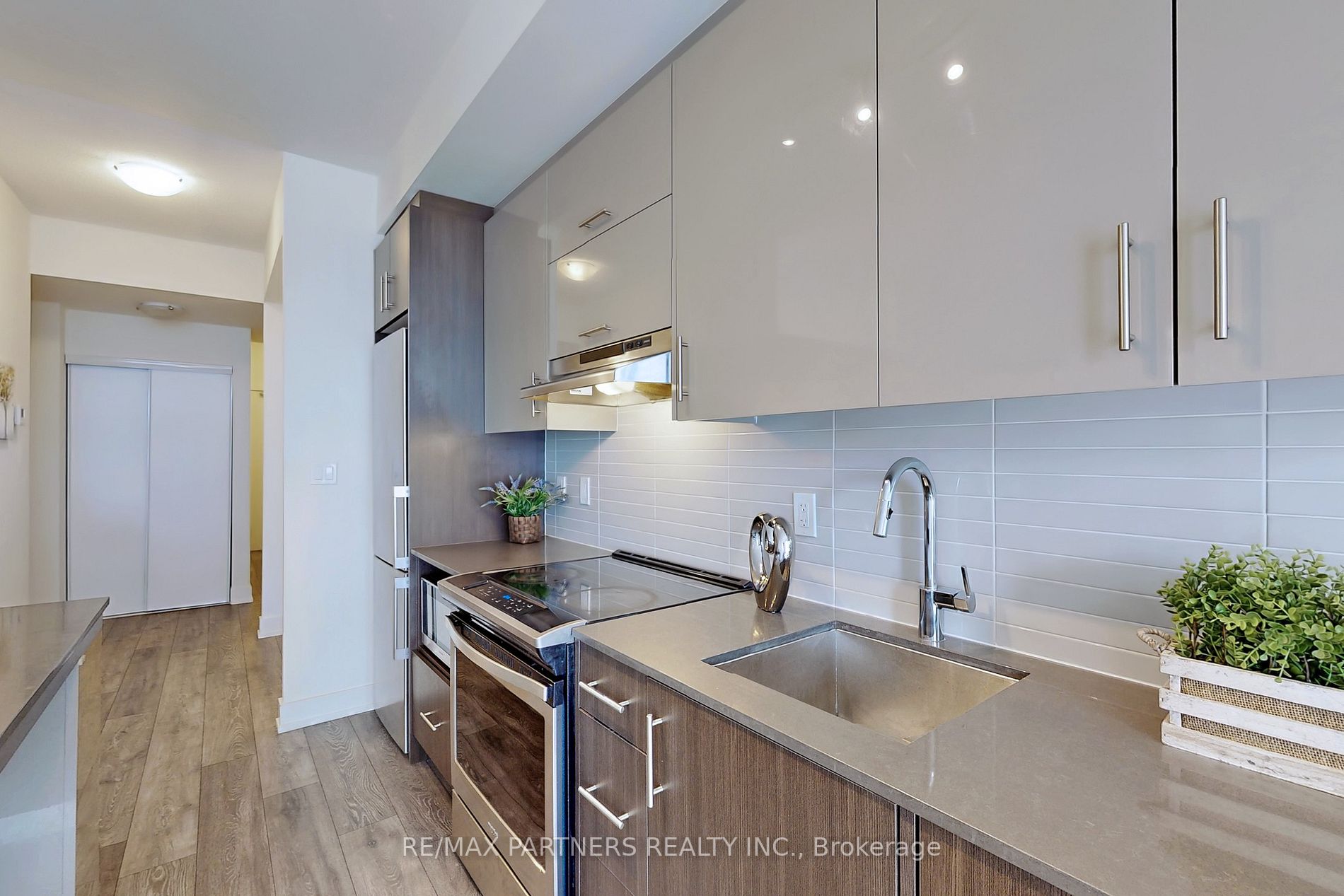 180 Fairview Mall Dr S, #317