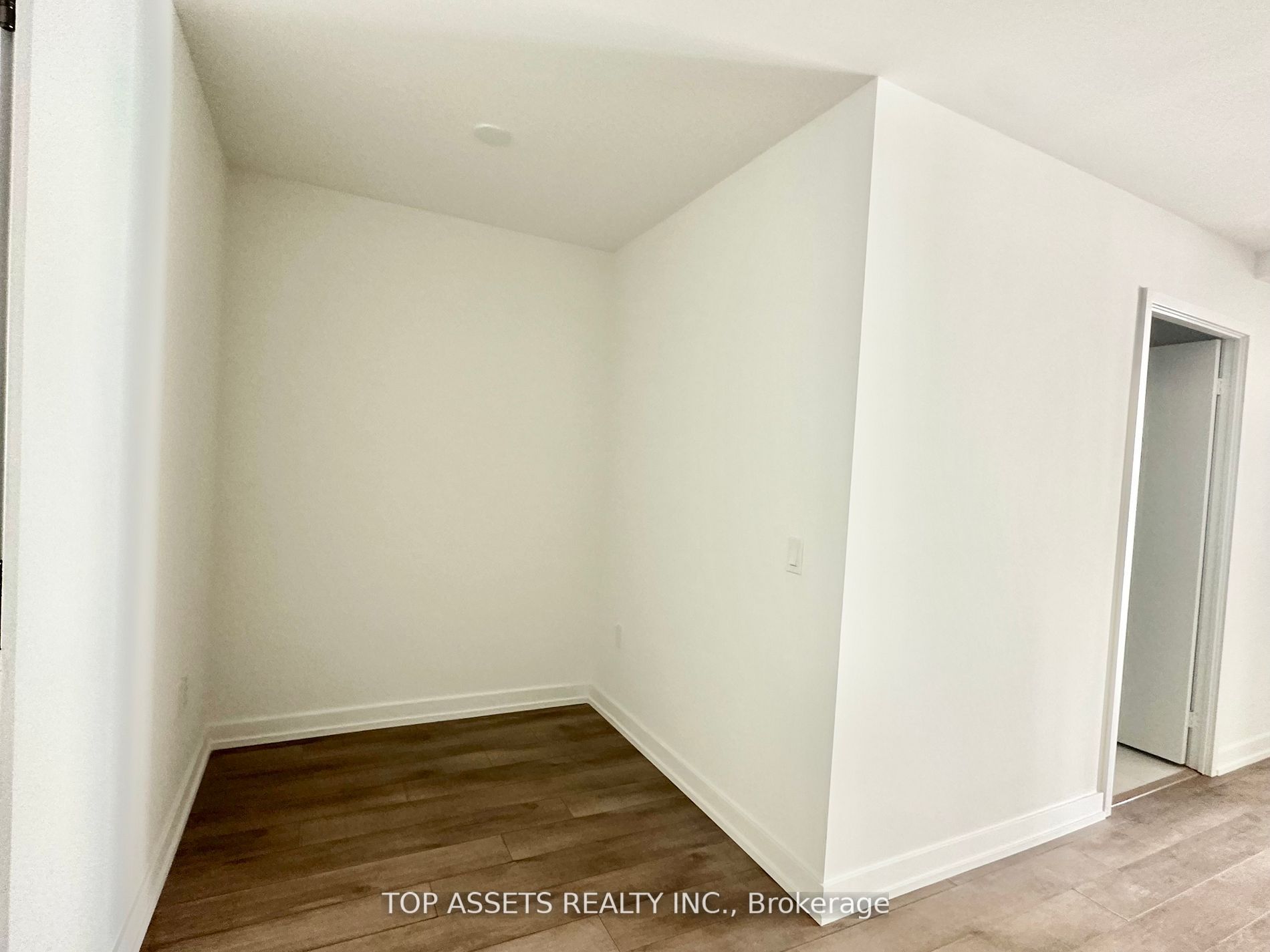33 Helendale Ave, #803