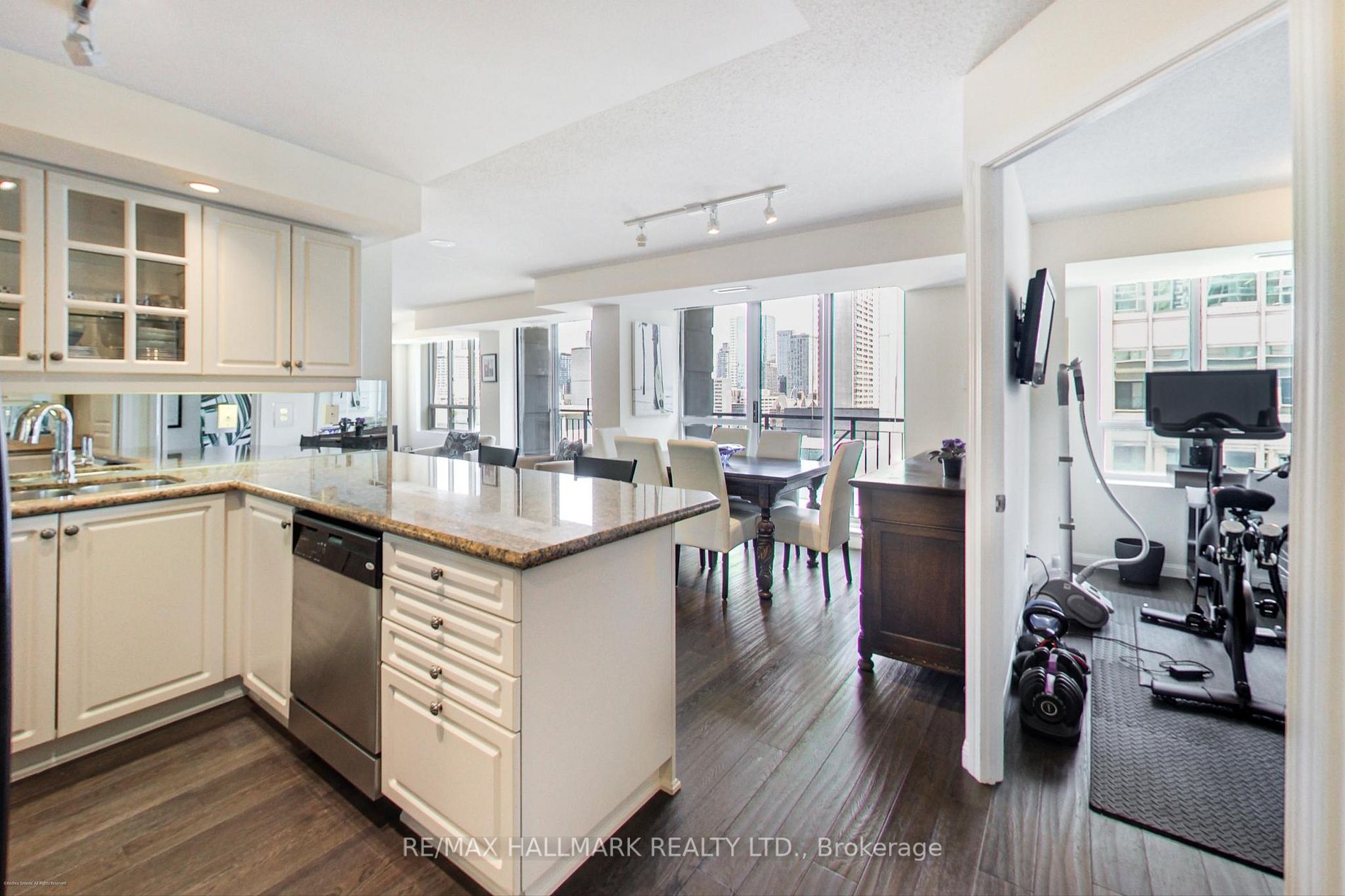 140 Simcoe St, #Ph09