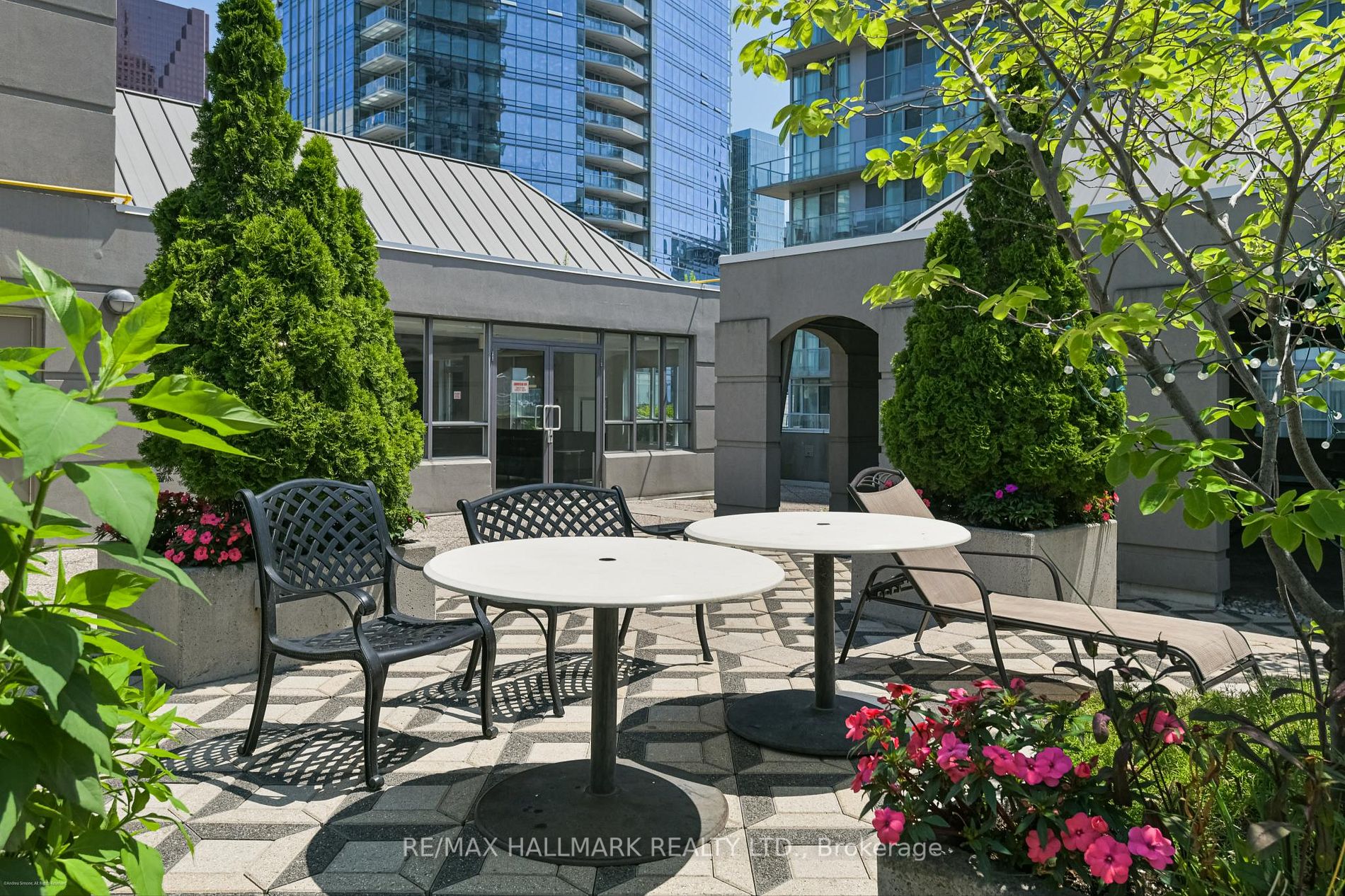 140 Simcoe St, #Ph09