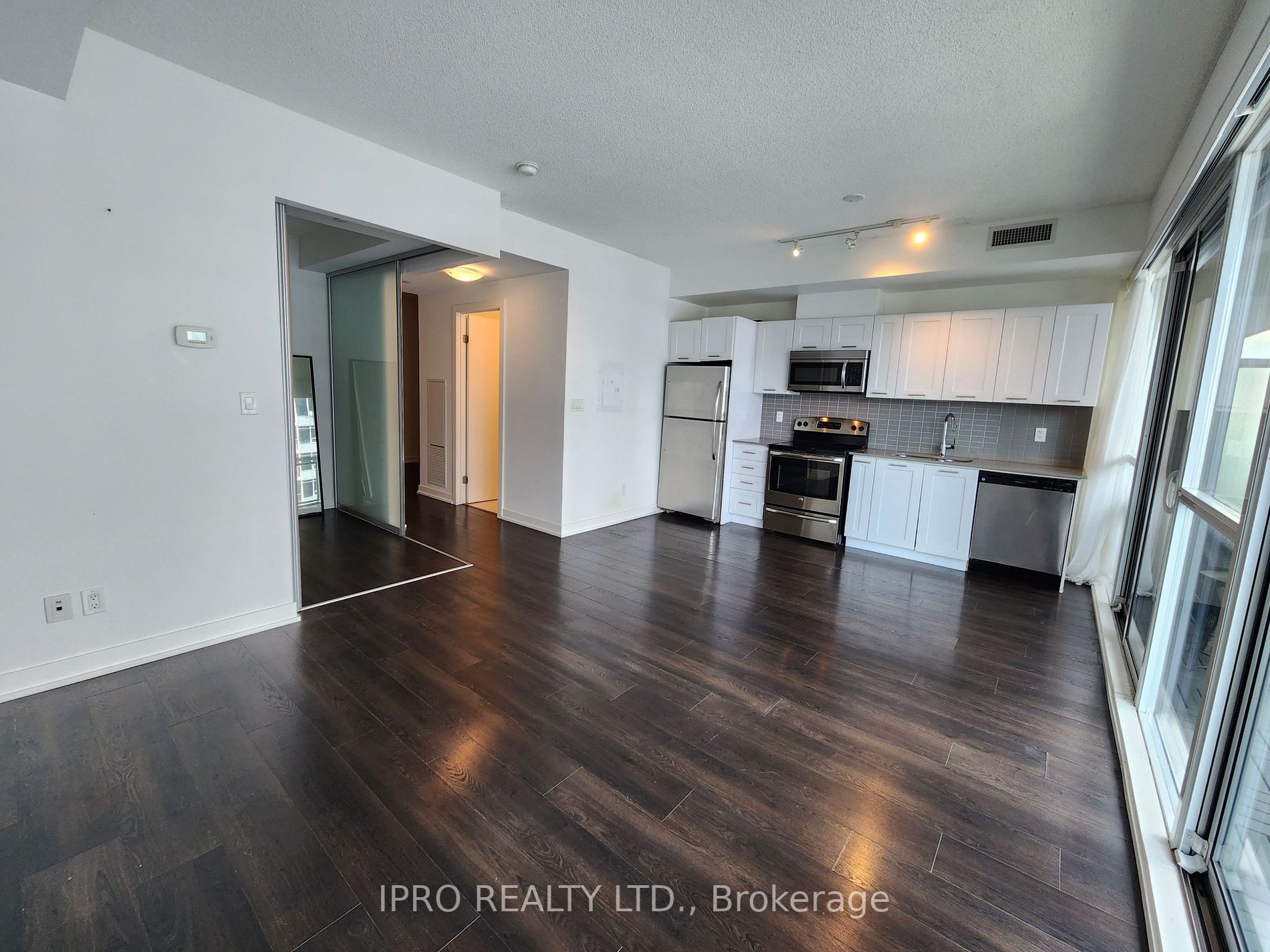 20 Bruyeres Mews #910