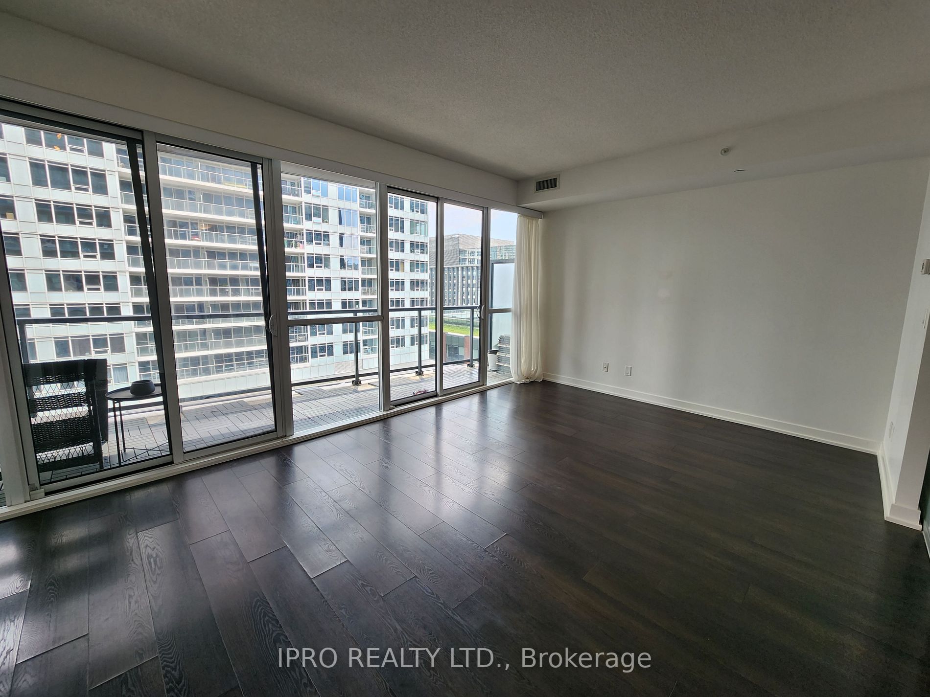 20 Bruyeres Mews #910