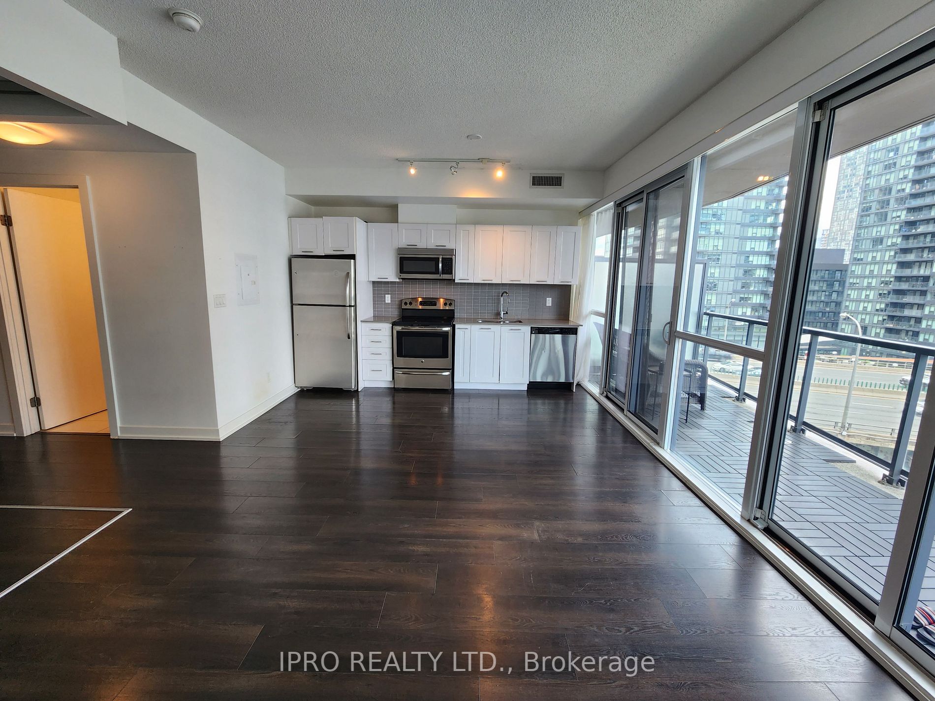 20 Bruyeres Mews #910