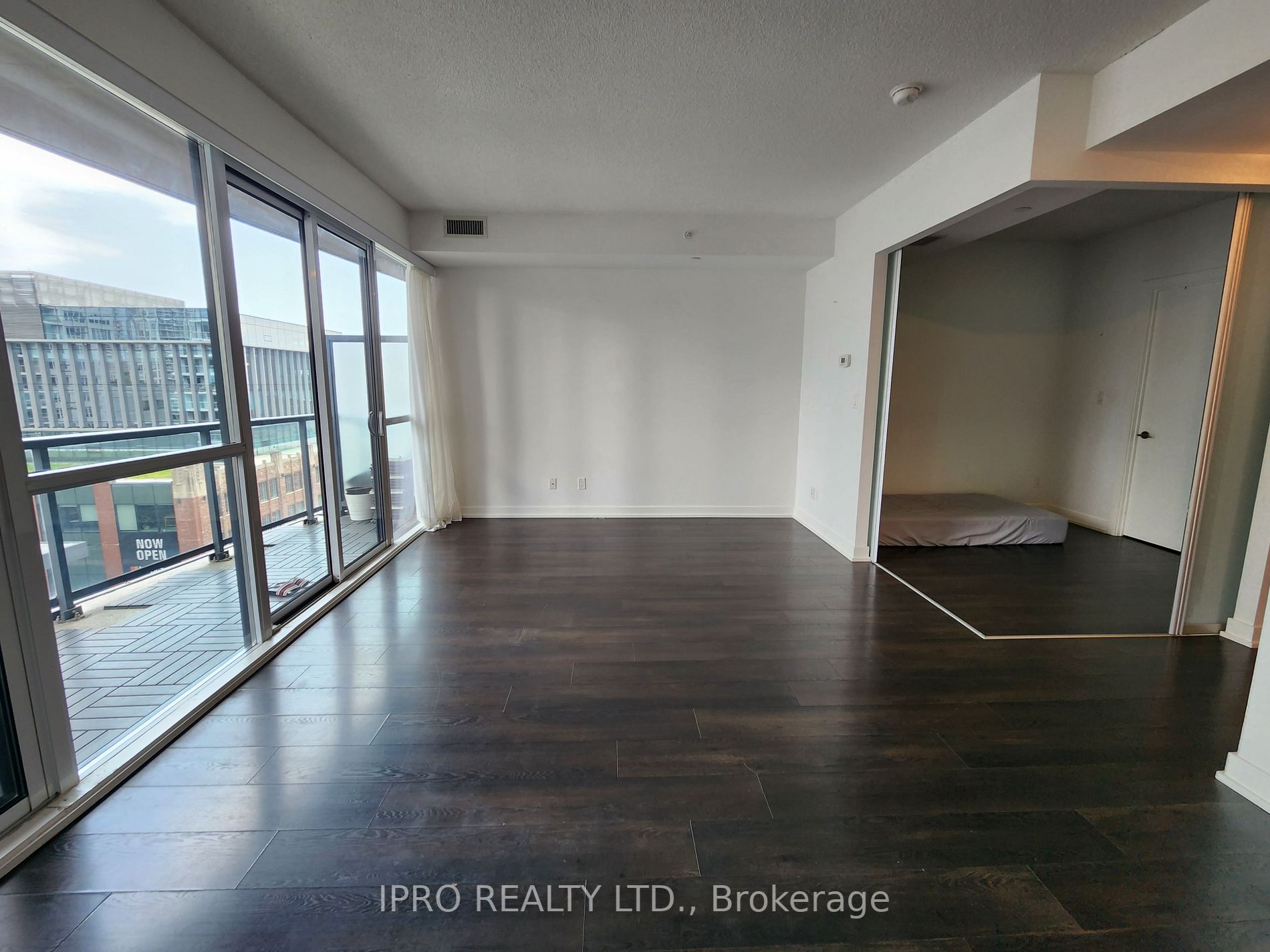 20 Bruyeres Mews #910