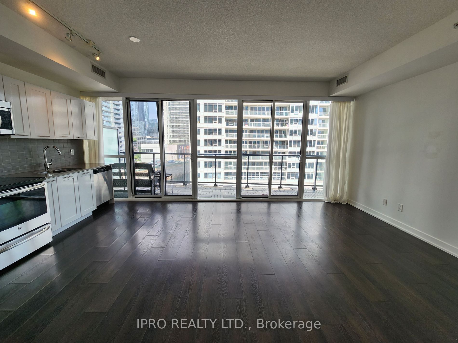 20 Bruyeres Mews #910
