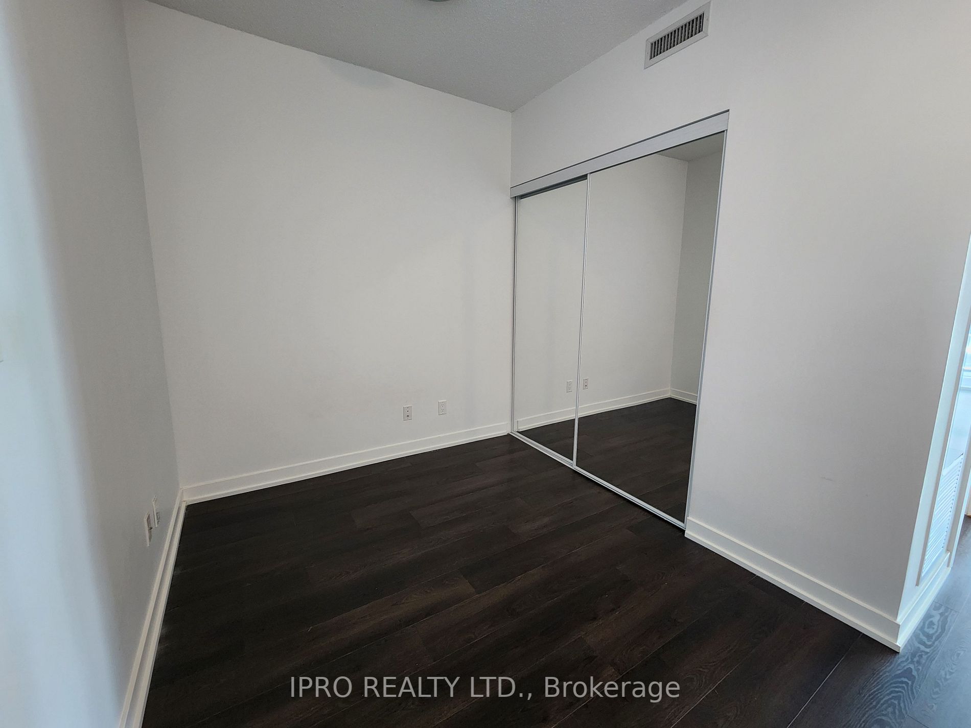 20 Bruyeres Mews #910