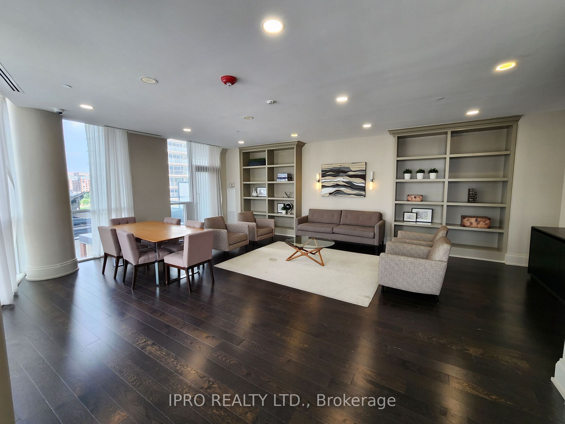 20 Bruyeres Mews #910