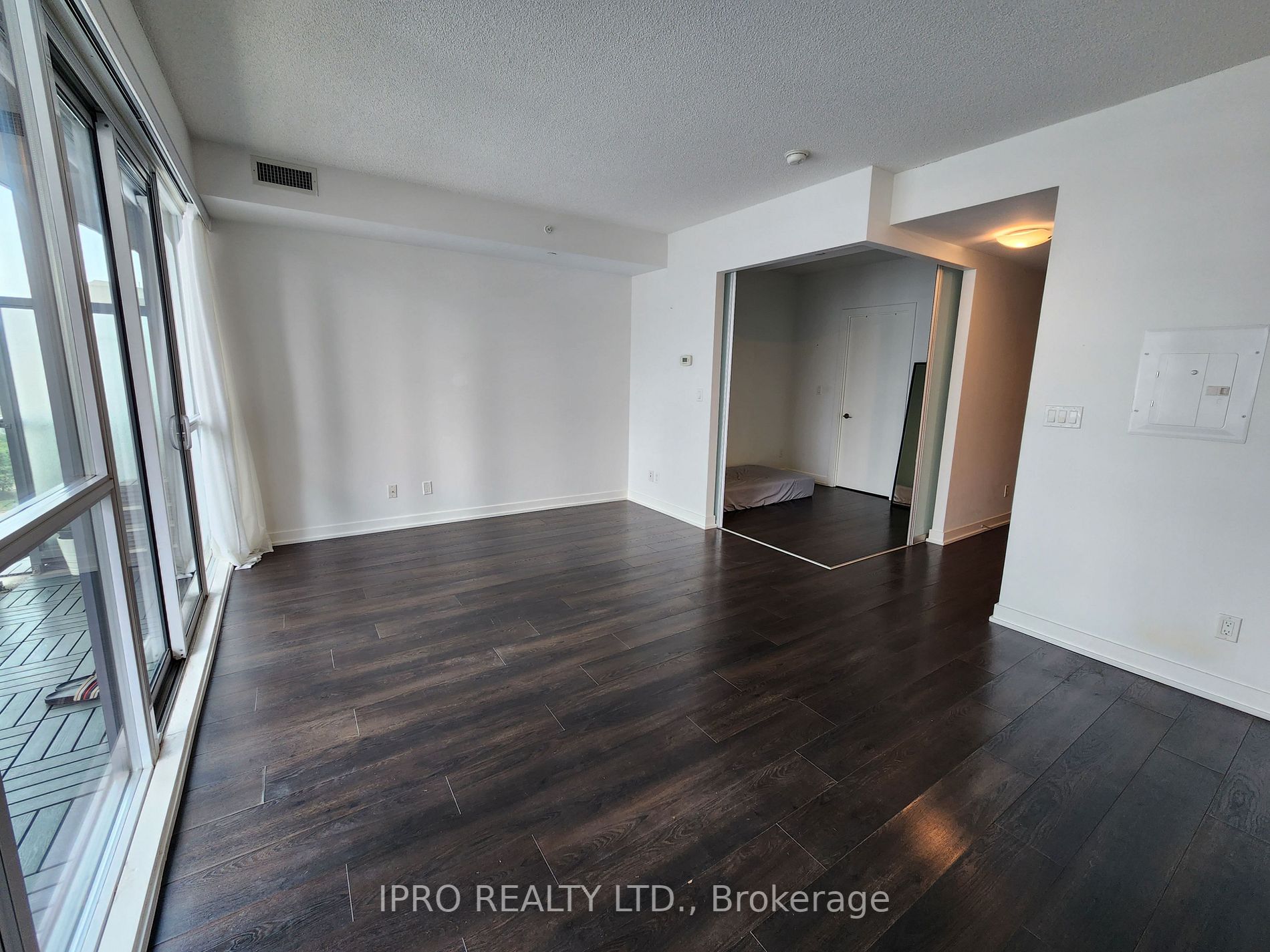 20 Bruyeres Mews #910