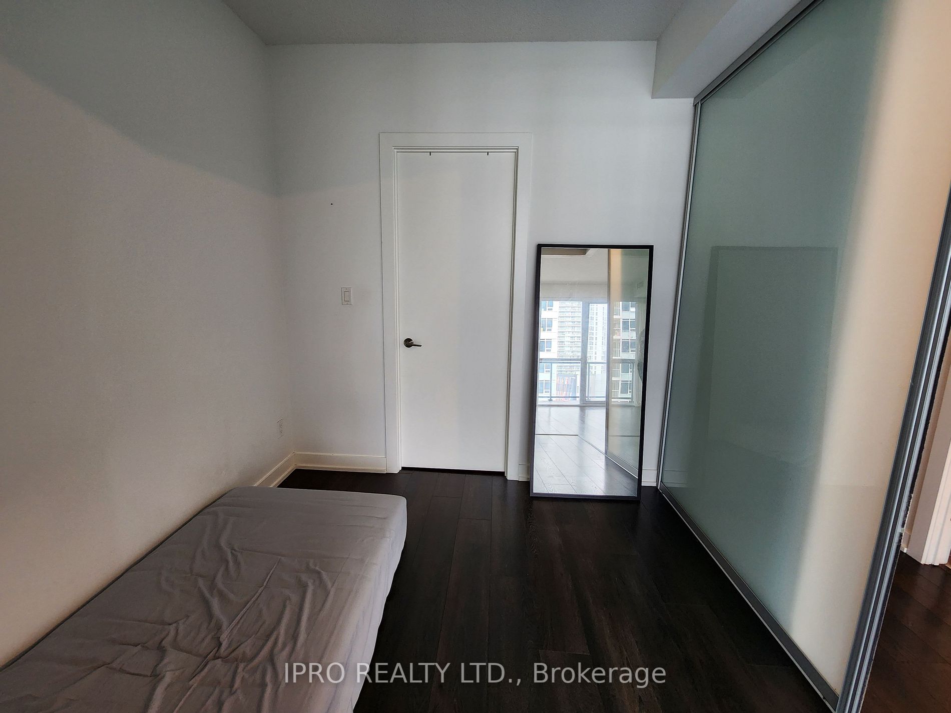 20 Bruyeres Mews #910