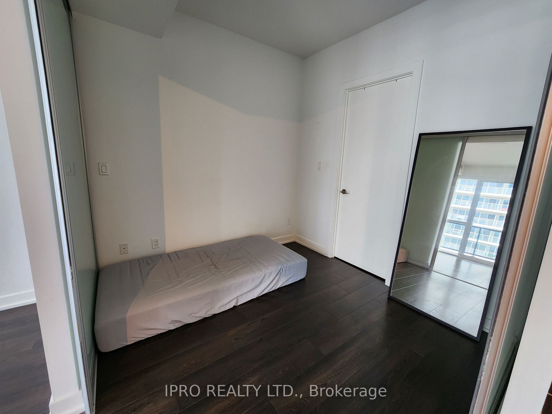 20 Bruyeres Mews #910