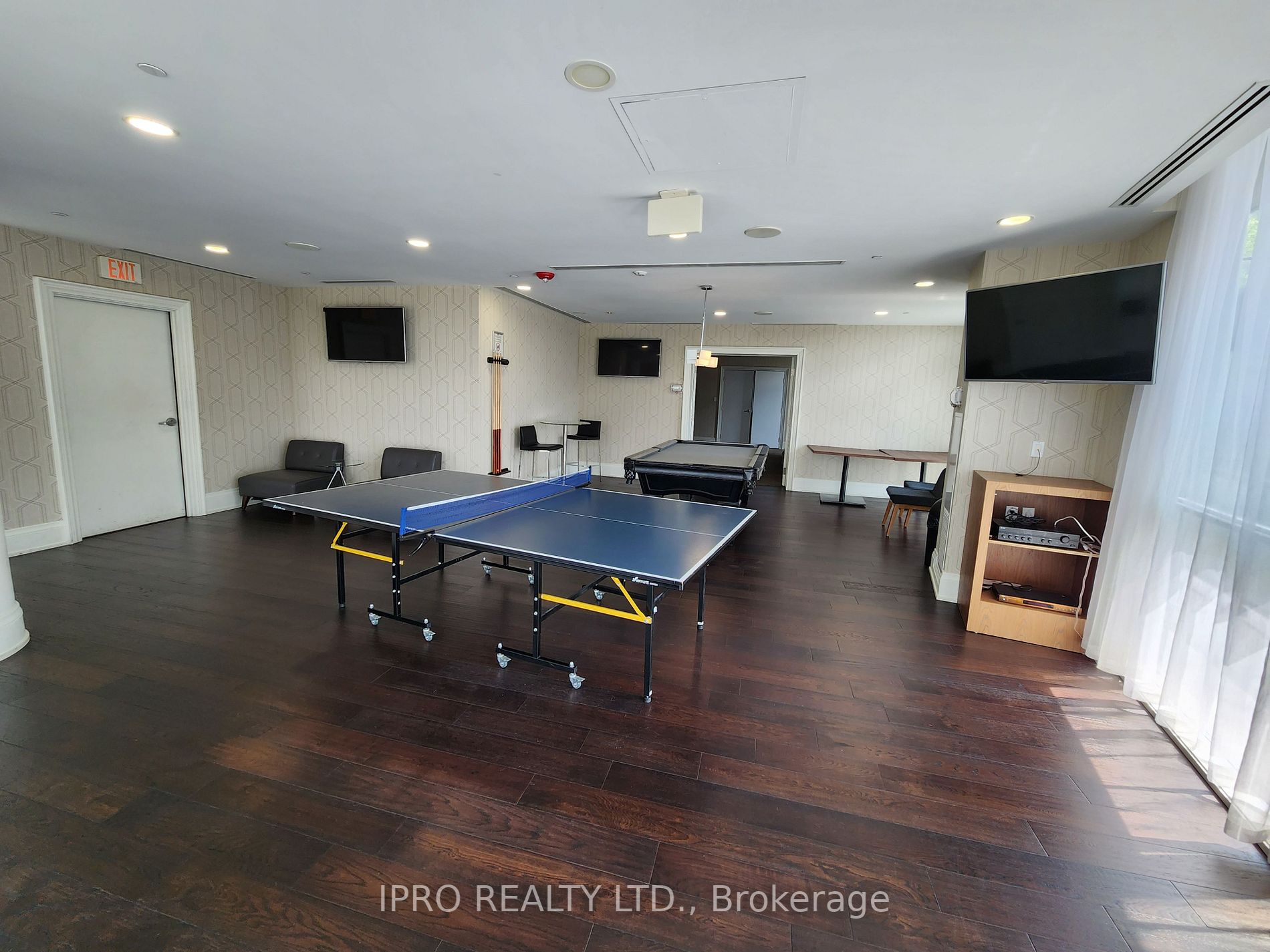 20 Bruyeres Mews #910