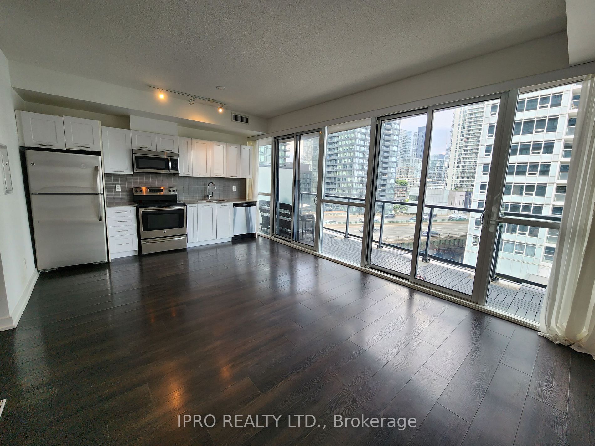20 Bruyeres Mews #910