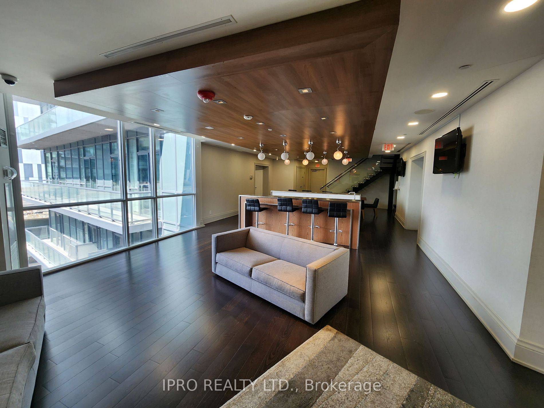 20 Bruyeres Mews #910