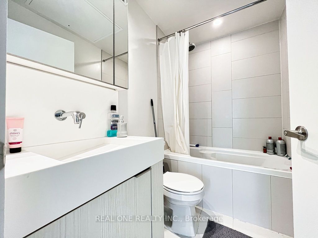 20 Richardson St, #809