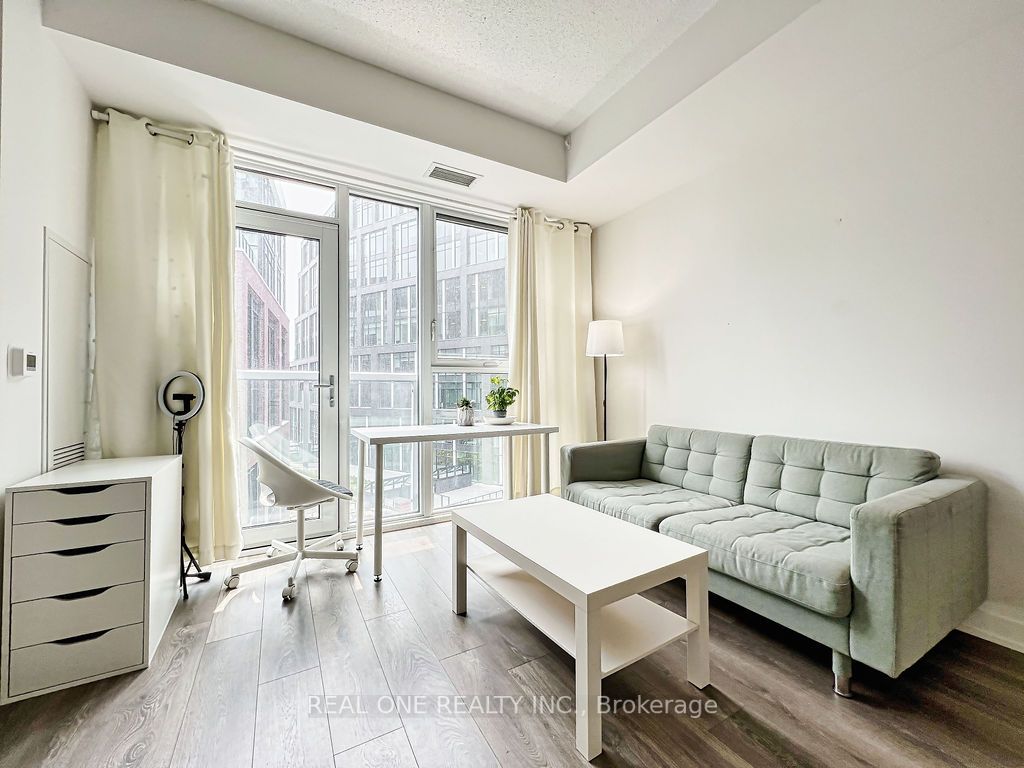 20 Richardson St, #809