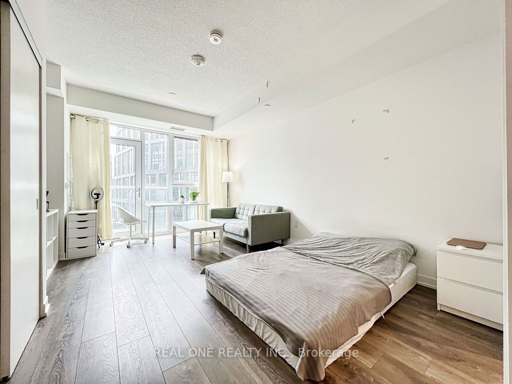 20 Richardson St, #809