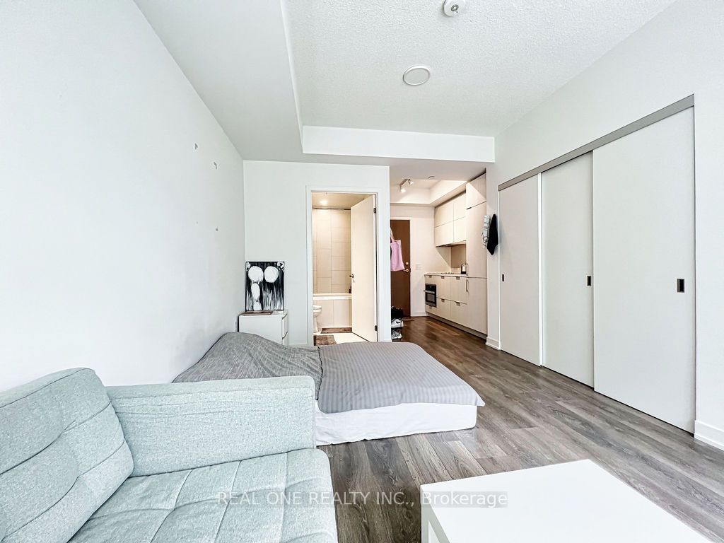 20 Richardson St, #809