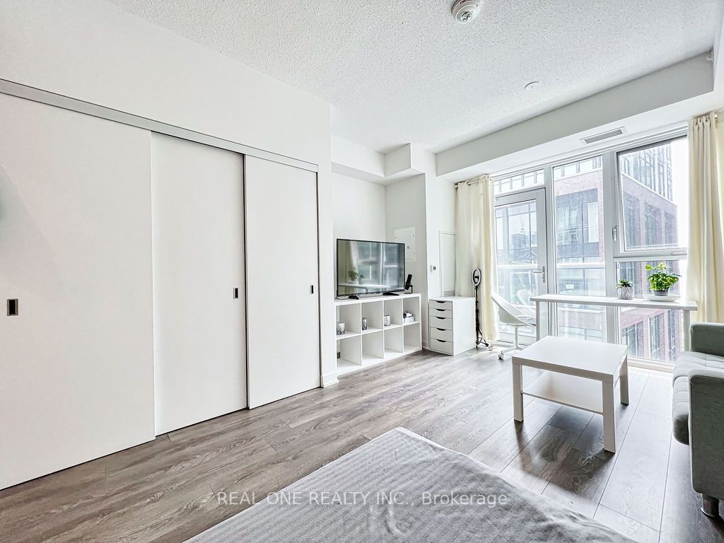 20 Richardson St, #809