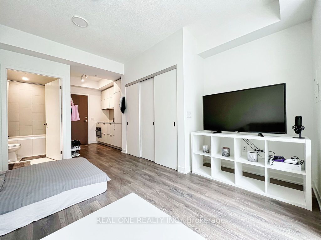 20 Richardson St, #809