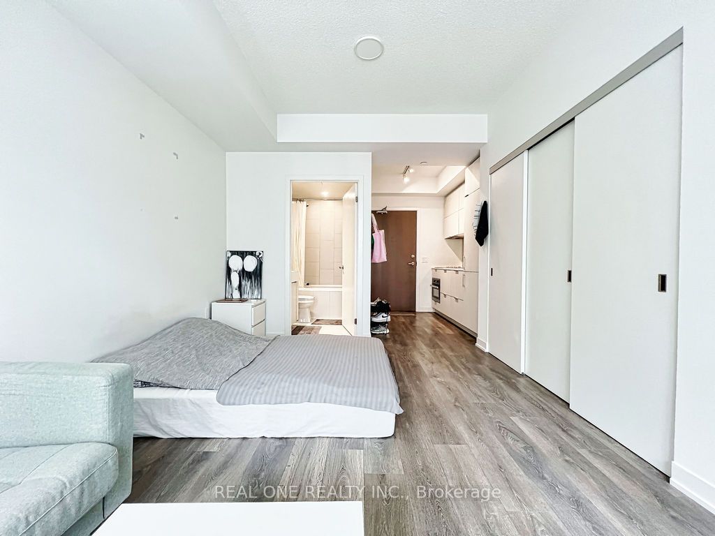 20 Richardson St, #809