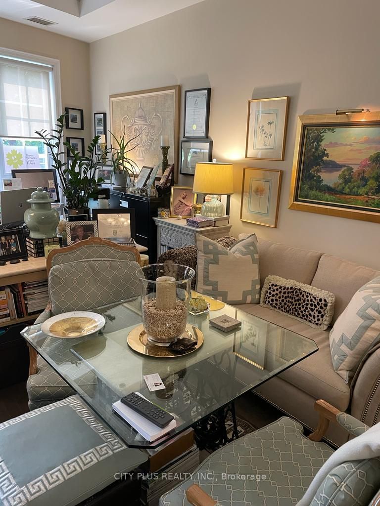 20 Burkebrook Pl, #221
