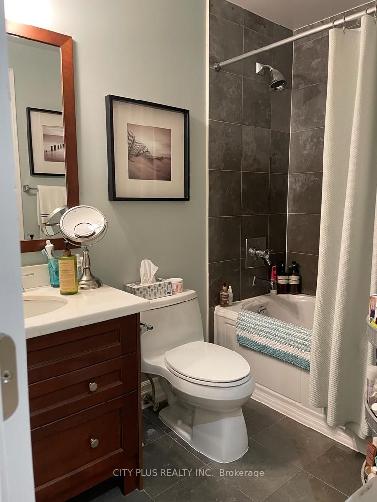 20 Burkebrook Pl, #221