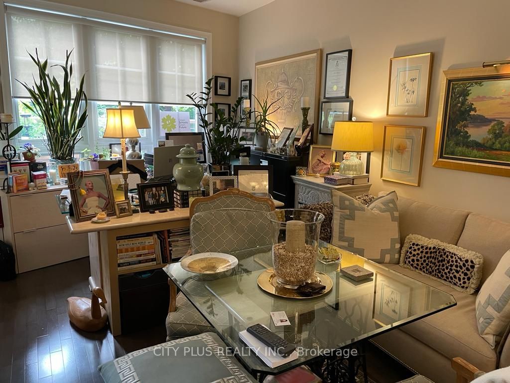 20 Burkebrook Pl, #221