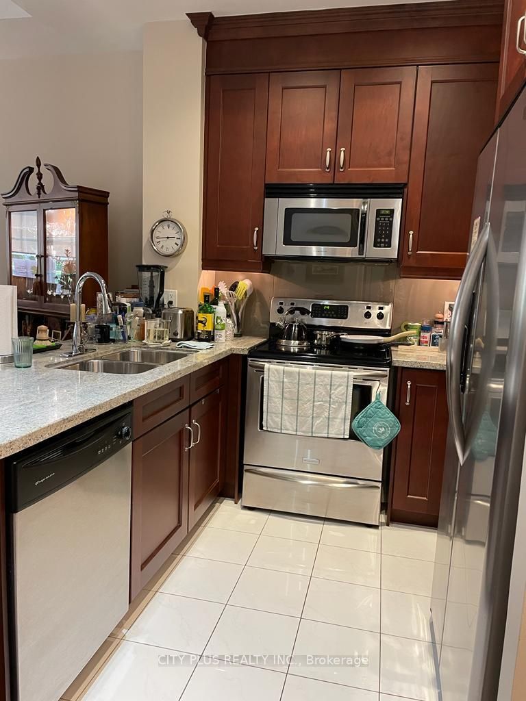20 Burkebrook Pl, #221