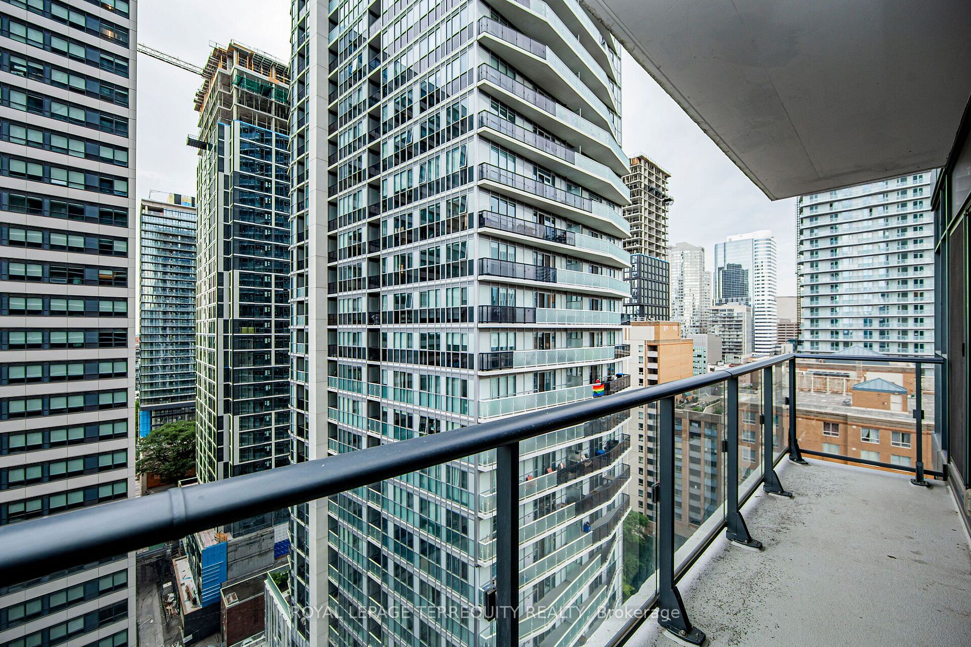 159 Dundas St E, #1601